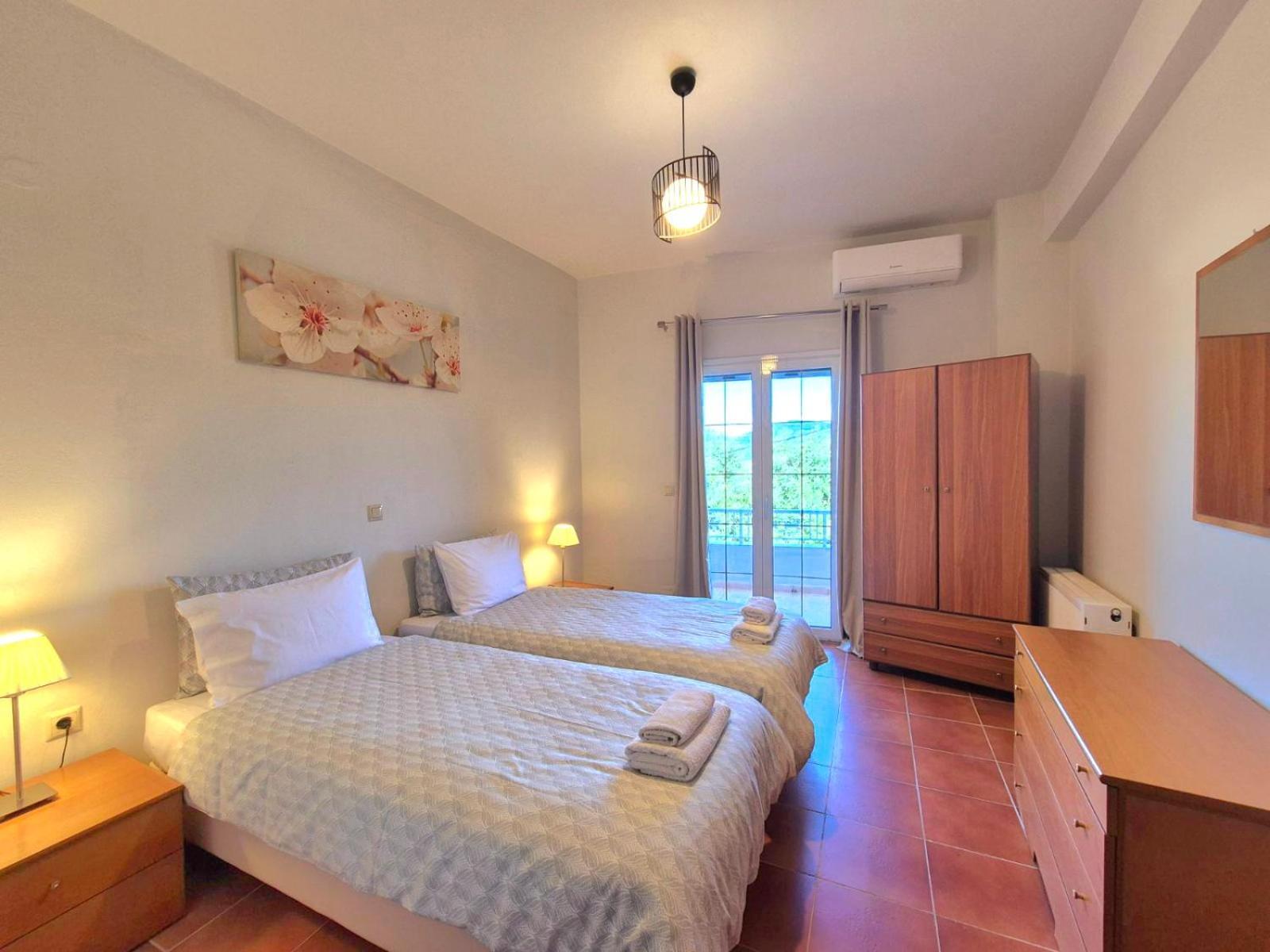 J&B Countryside Life Apartment Agios Matthaios  ภายนอก รูปภาพ