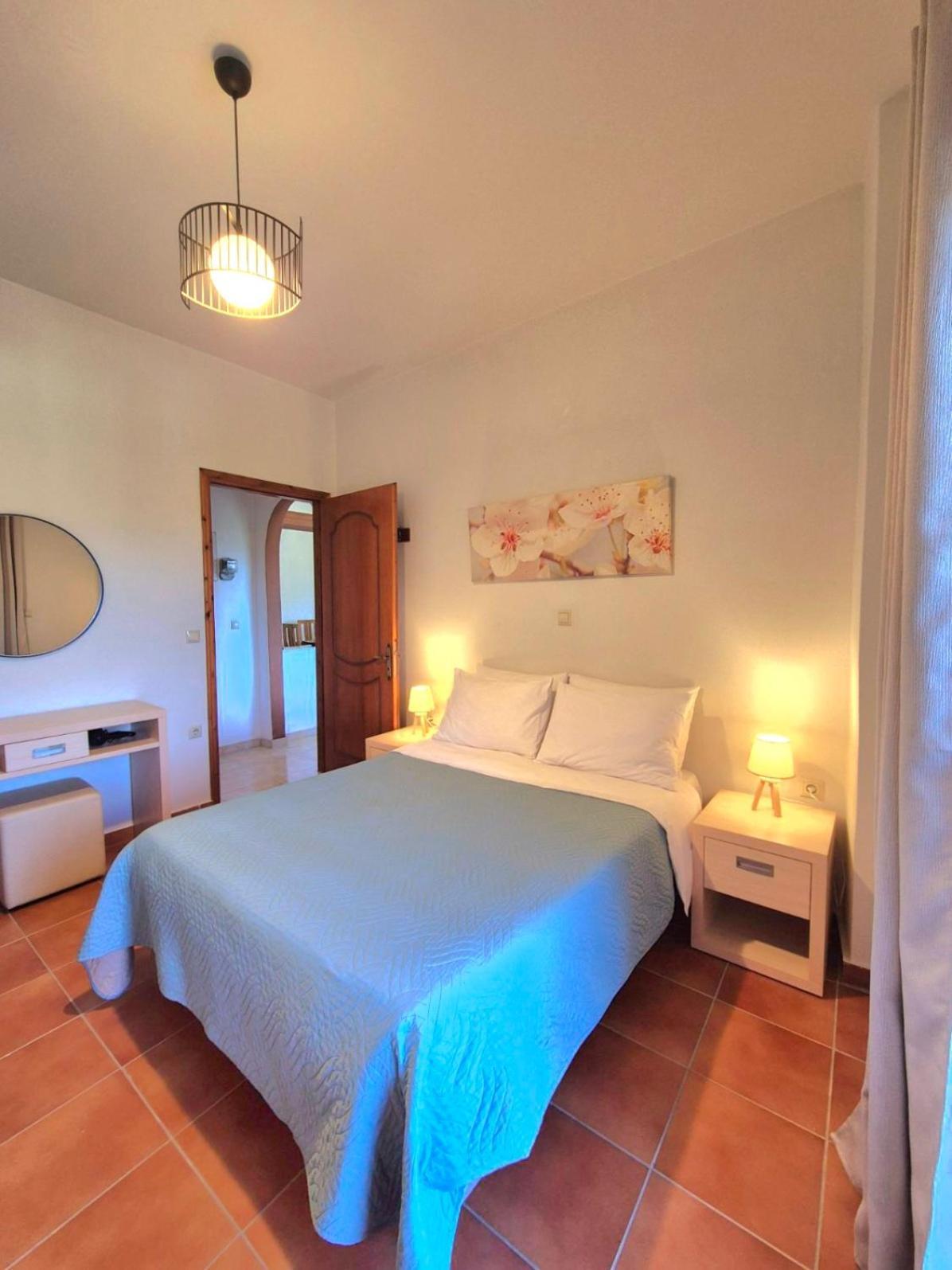 J&B Countryside Life Apartment Agios Matthaios  ภายนอก รูปภาพ