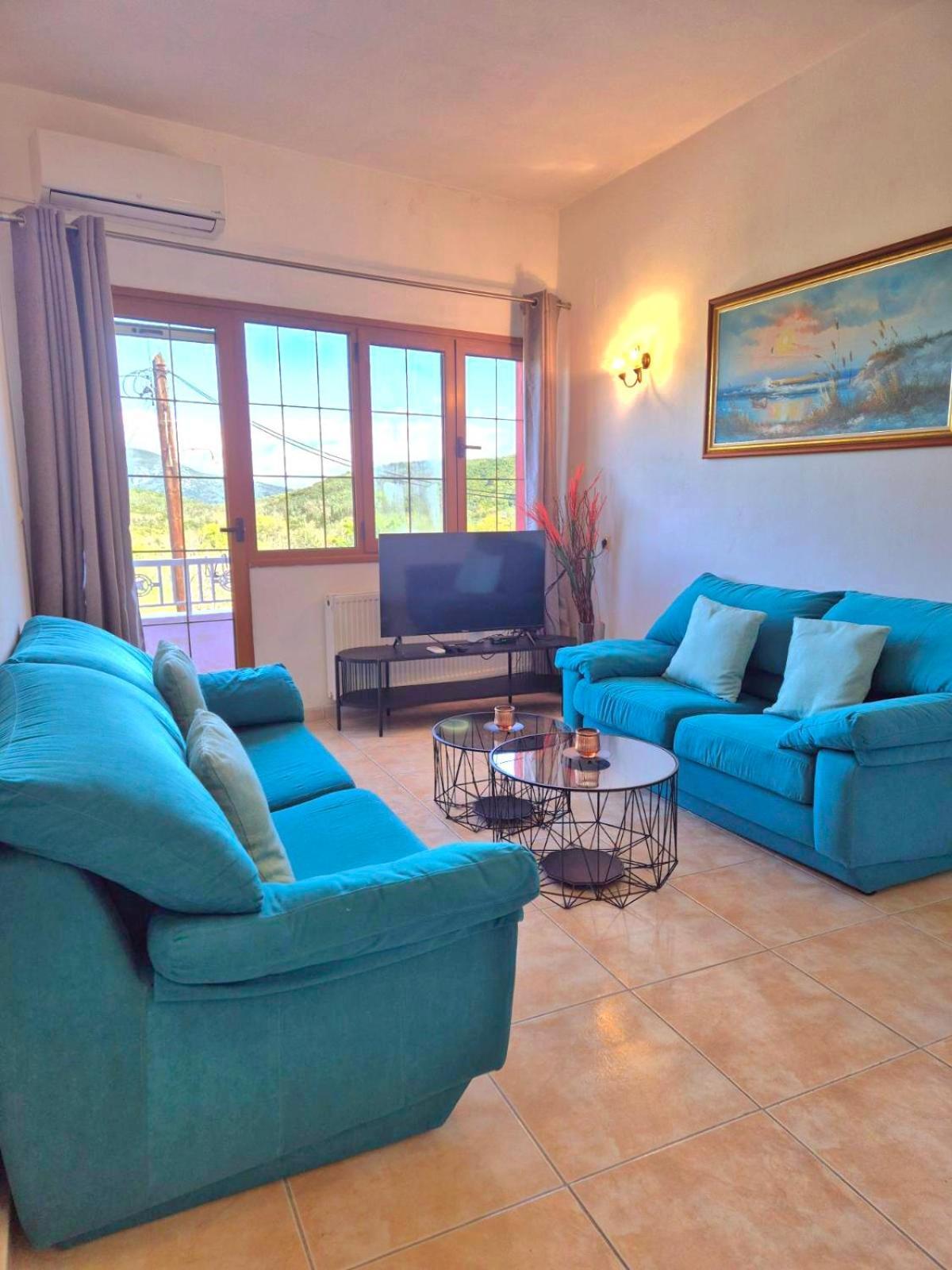J&B Countryside Life Apartment Agios Matthaios  ภายนอก รูปภาพ