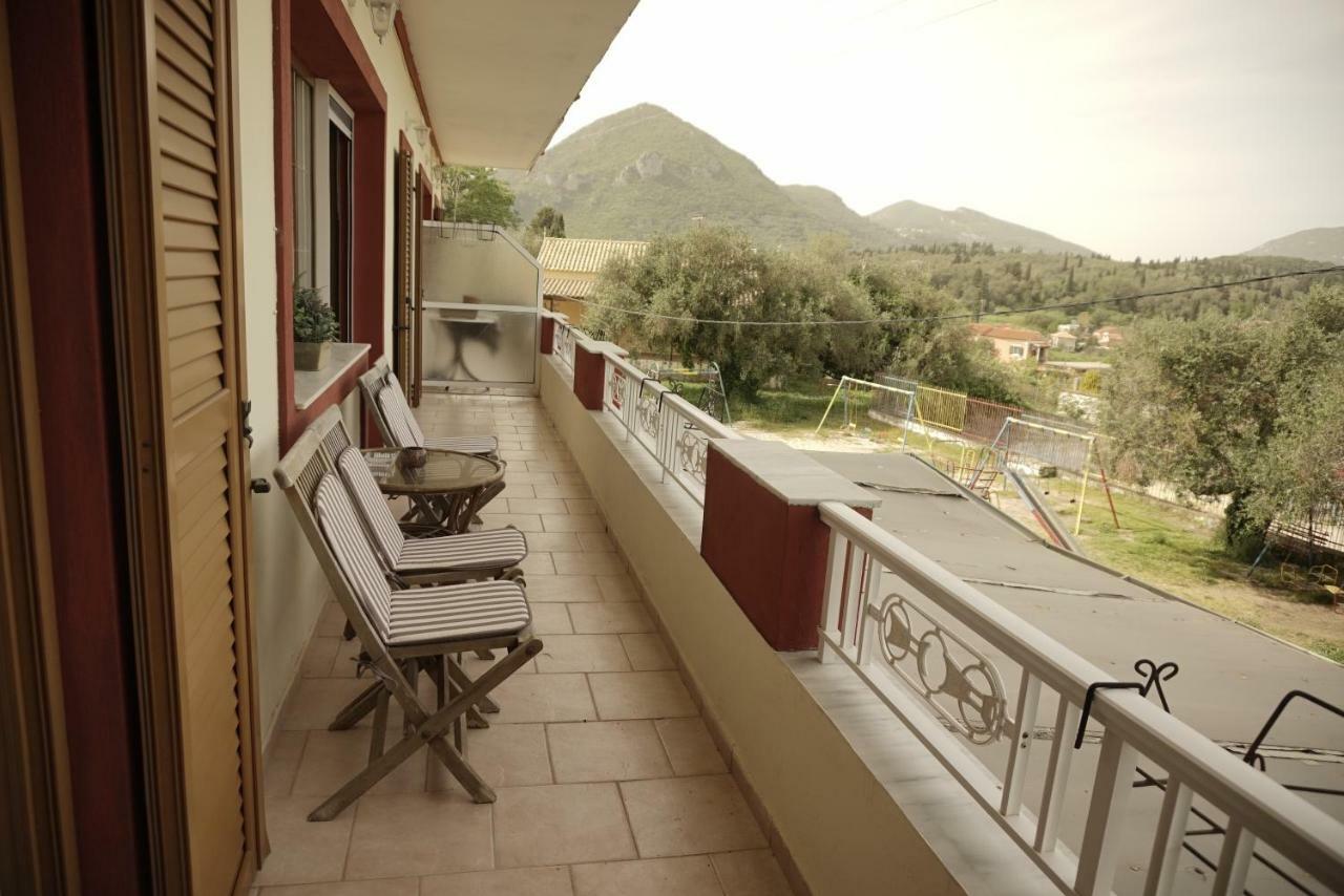 J&B Countryside Life Apartment Agios Matthaios  ภายนอก รูปภาพ