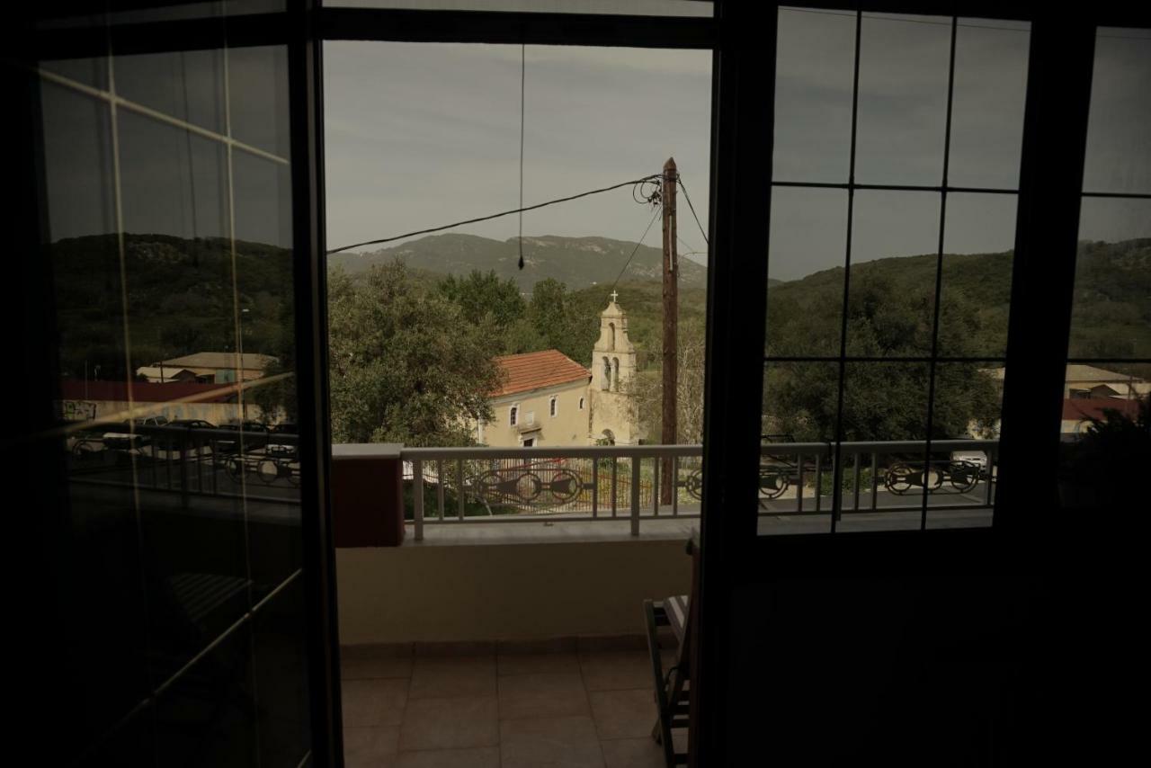J&B Countryside Life Apartment Agios Matthaios  ภายนอก รูปภาพ