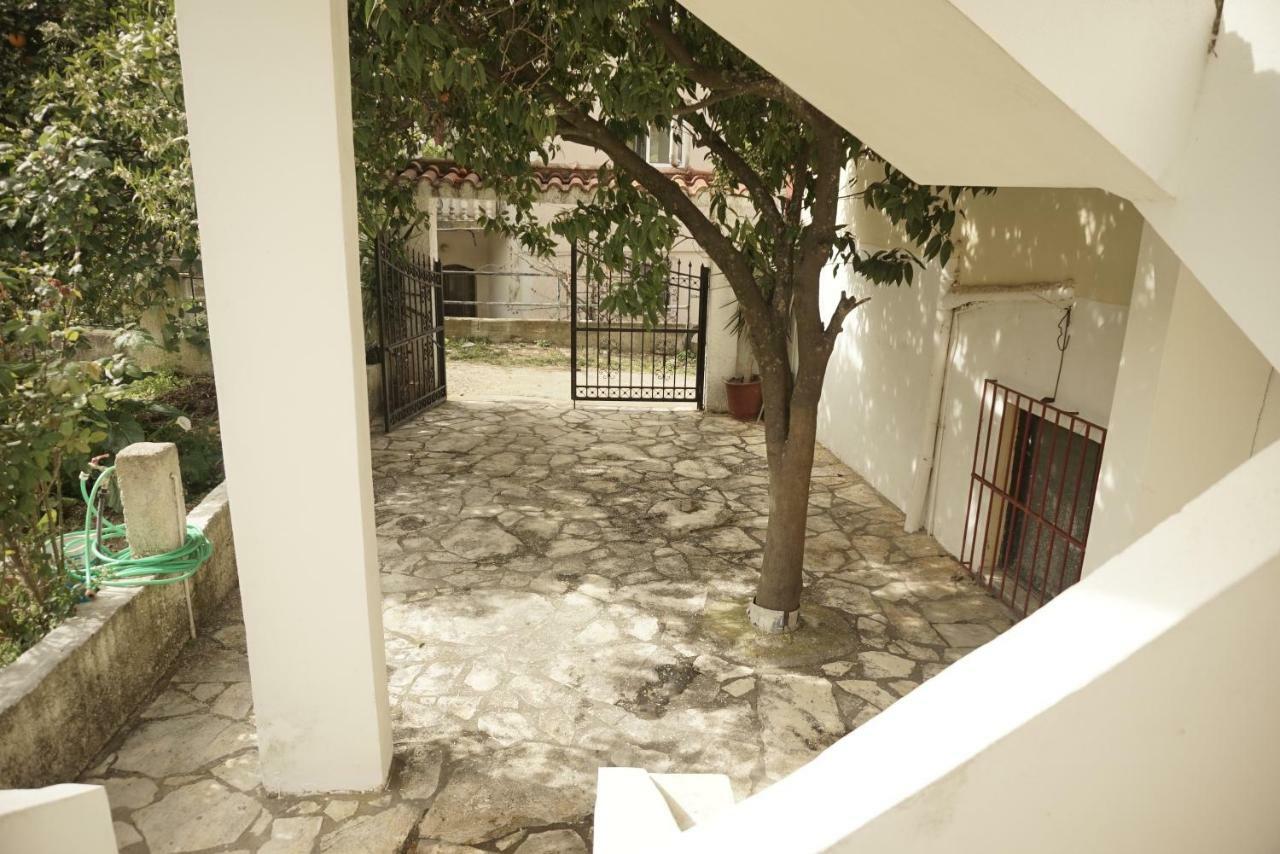 J&B Countryside Life Apartment Agios Matthaios  ภายนอก รูปภาพ