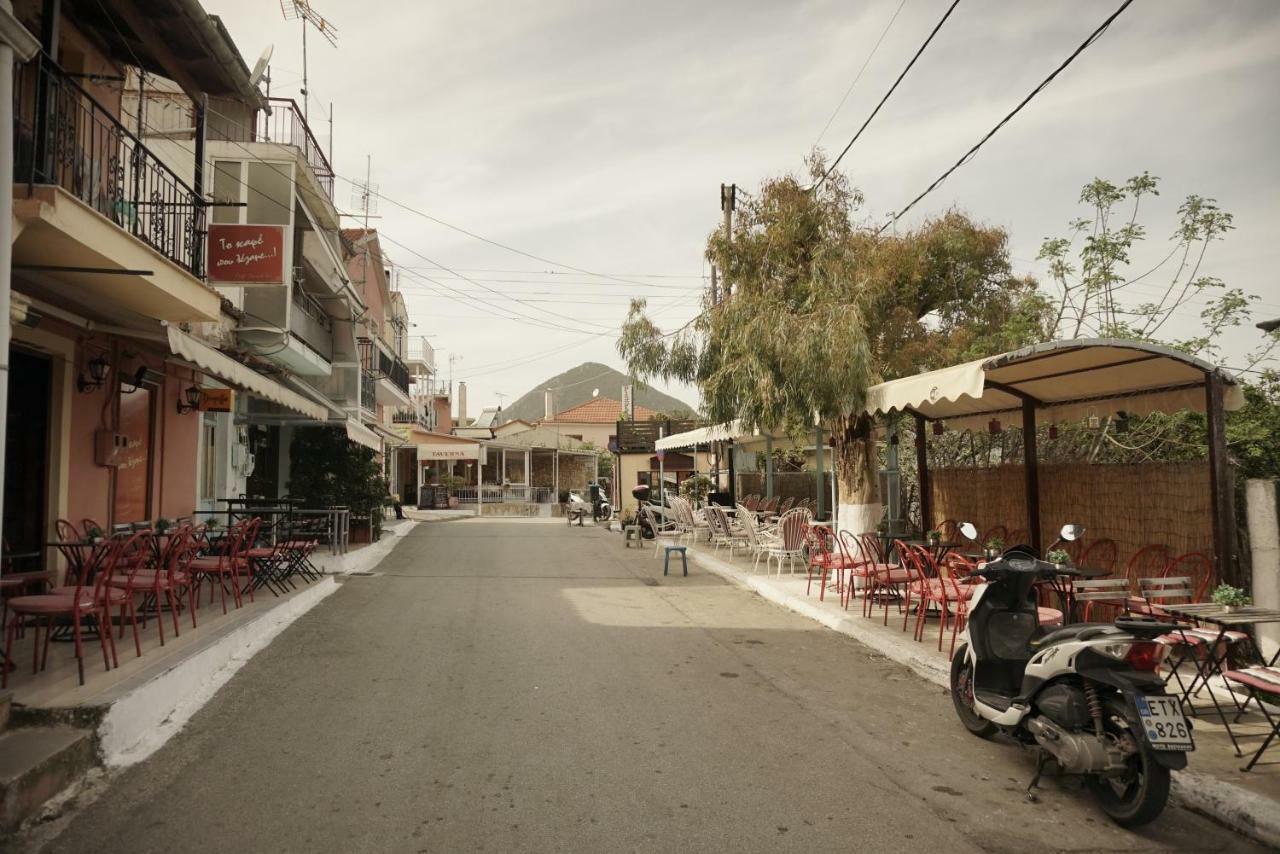 J&B Countryside Life Apartment Agios Matthaios  ภายนอก รูปภาพ