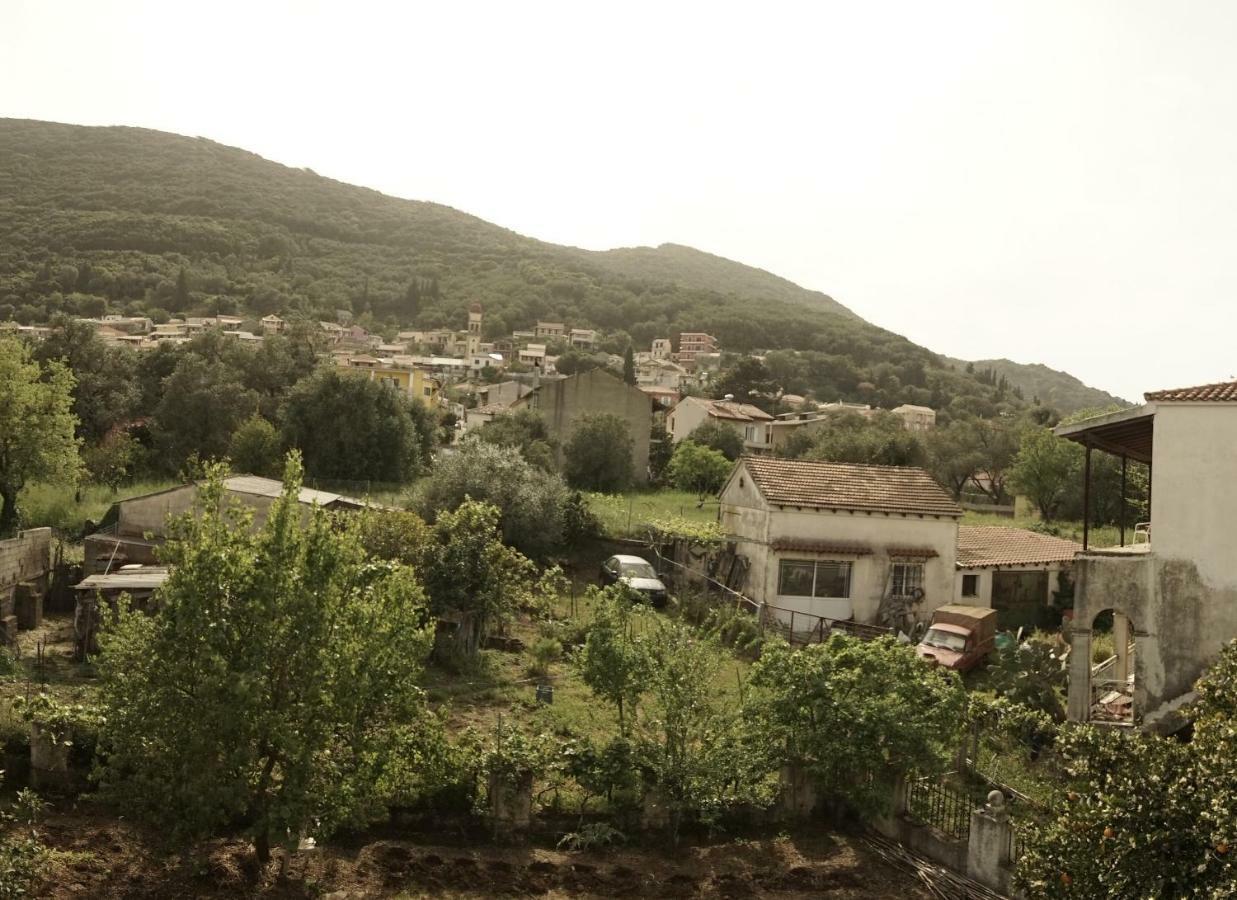 J&B Countryside Life Apartment Agios Matthaios  ภายนอก รูปภาพ