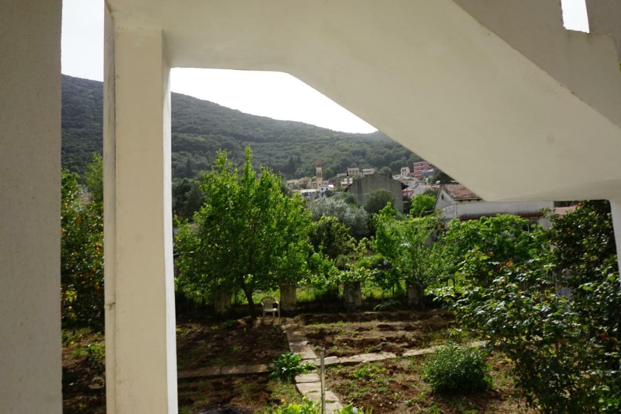 J&B Countryside Life Apartment Agios Matthaios  ภายนอก รูปภาพ