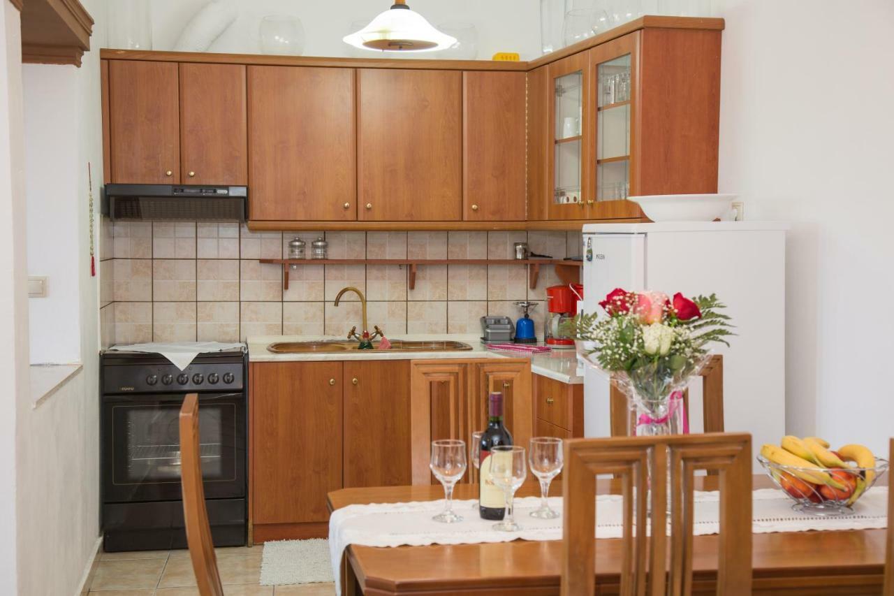 J&B Countryside Life Apartment Agios Matthaios  ภายนอก รูปภาพ
