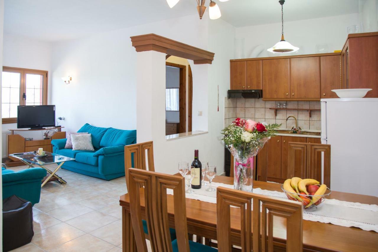 J&B Countryside Life Apartment Agios Matthaios  ภายนอก รูปภาพ